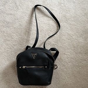 Adorable Guess purse/backpack!